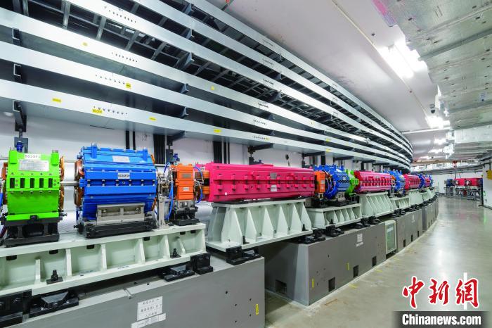 【中新网】设计亮度世界最高 中国首台高能量同步辐射光源启动带光联调