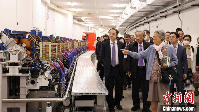 【中新网】泰国公主诗琳通访问中国大科学装置高能同步辐射光源