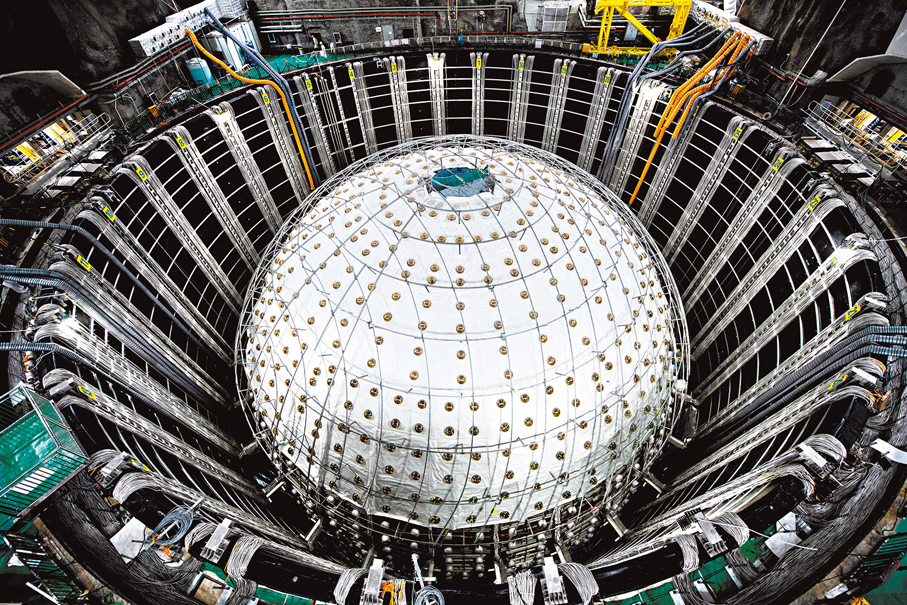 【文汇报】江門中微子實驗首項成果 捕捉「幽靈粒子」精度創新高