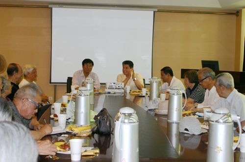 高能所召开离退休老干部七一座谈会--中国科