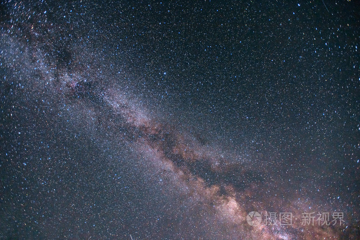 【06.23】高能理论论坛第100期--Conserved charges and chiral effects in the early Universe