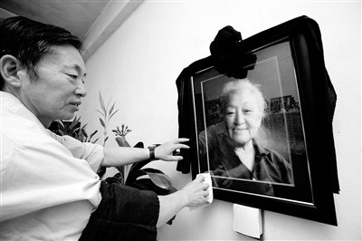 被称为“中国居里夫人”的何泽慧昨天在北京逝世